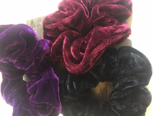 Samt haargummi scrunchie - 2,